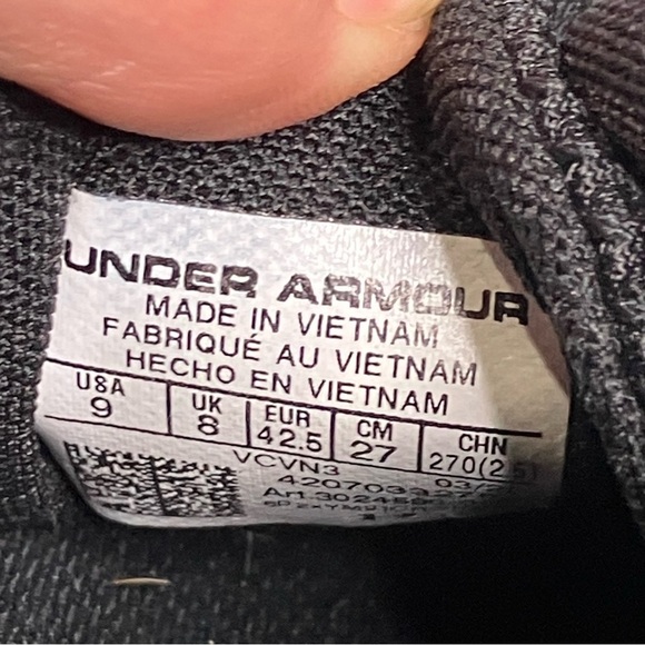 Under Armour charged assert sneakers all black size 9 - Picture 8 of 8